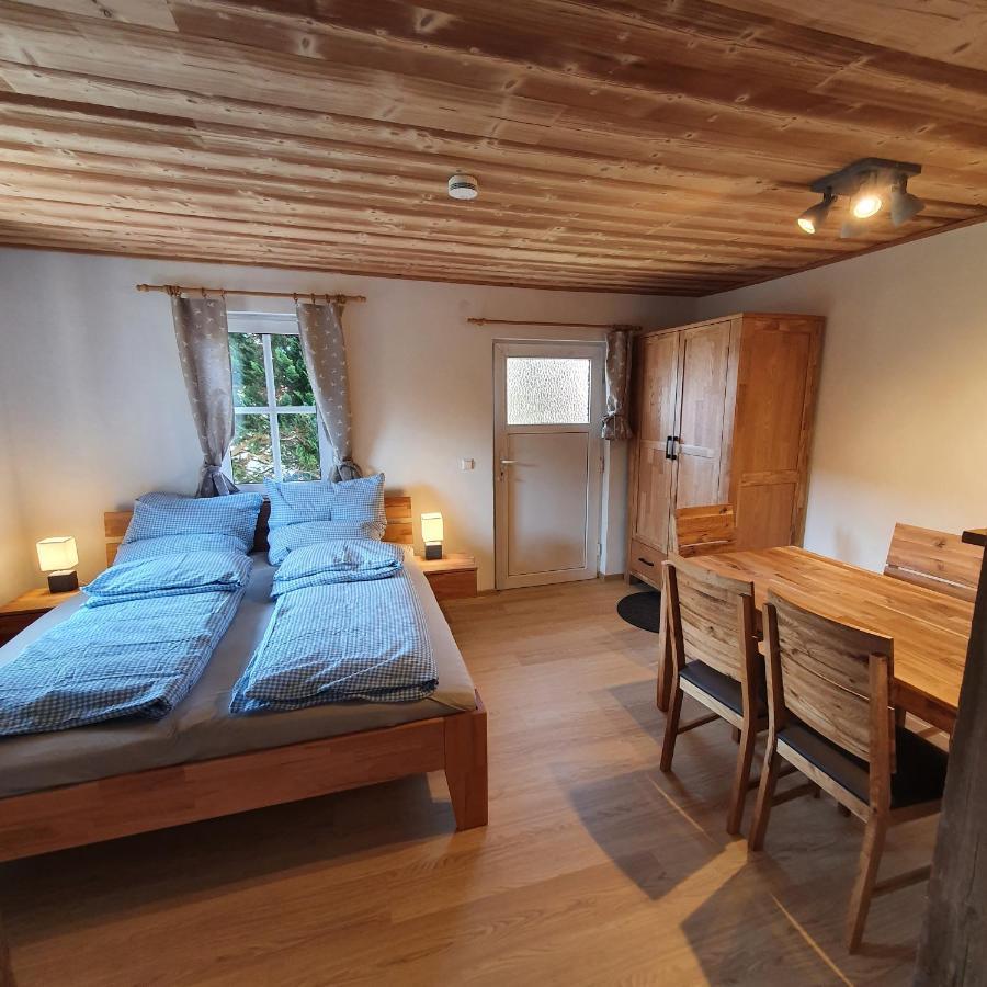 Alte Backstube - Ferienwohnung Huettenstube Und Ferienzimmer Auszeit Erkenbrechtsweiler Eksteriør bilde