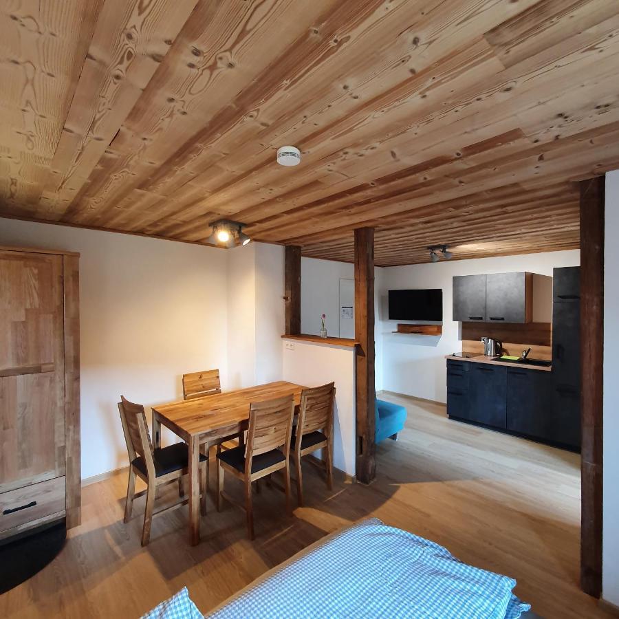 Alte Backstube - Ferienwohnung Huettenstube Und Ferienzimmer Auszeit Erkenbrechtsweiler Eksteriør bilde
