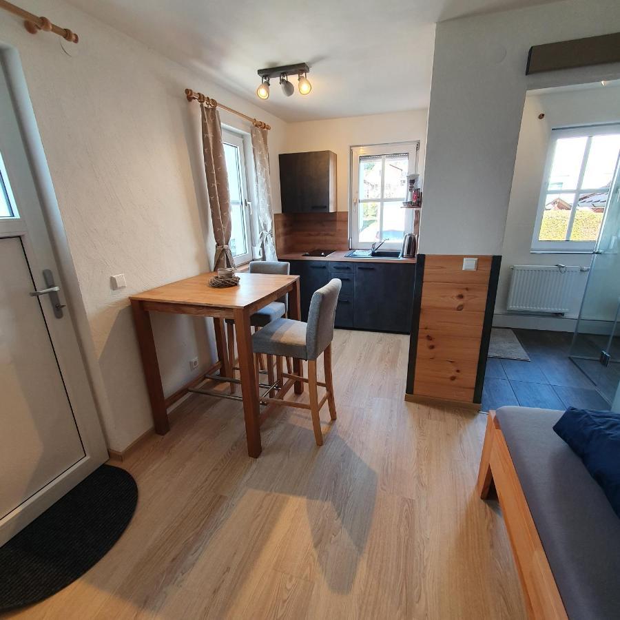 Alte Backstube - Ferienwohnung Huettenstube Und Ferienzimmer Auszeit Erkenbrechtsweiler Eksteriør bilde