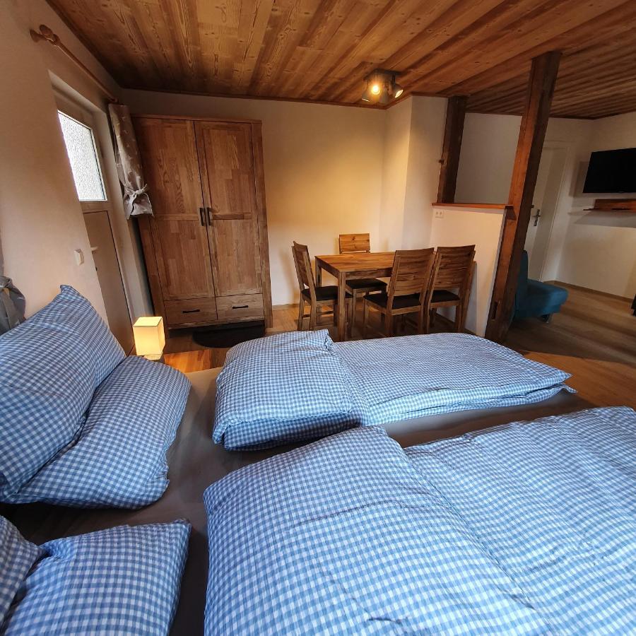 Alte Backstube - Ferienwohnung Huettenstube Und Ferienzimmer Auszeit Erkenbrechtsweiler Eksteriør bilde