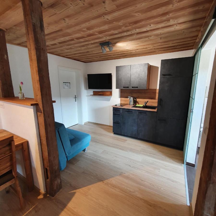Alte Backstube - Ferienwohnung Huettenstube Und Ferienzimmer Auszeit Erkenbrechtsweiler Eksteriør bilde