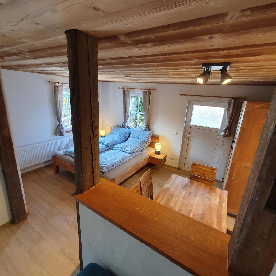 Alte Backstube - Ferienwohnung Huettenstube Und Ferienzimmer Auszeit Erkenbrechtsweiler Eksteriør bilde