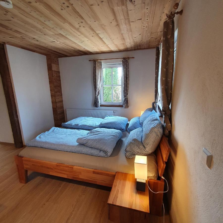 Alte Backstube - Ferienwohnung Huettenstube Und Ferienzimmer Auszeit Erkenbrechtsweiler Eksteriør bilde