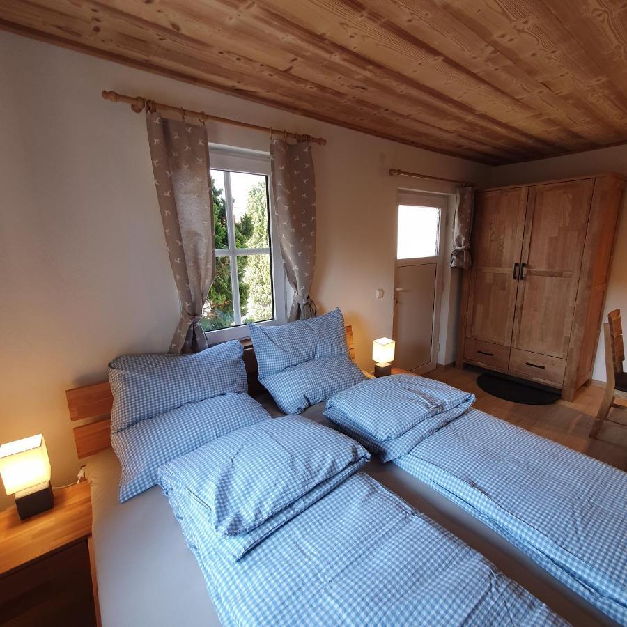 Alte Backstube - Ferienwohnung Huettenstube Und Ferienzimmer Auszeit Erkenbrechtsweiler Eksteriør bilde