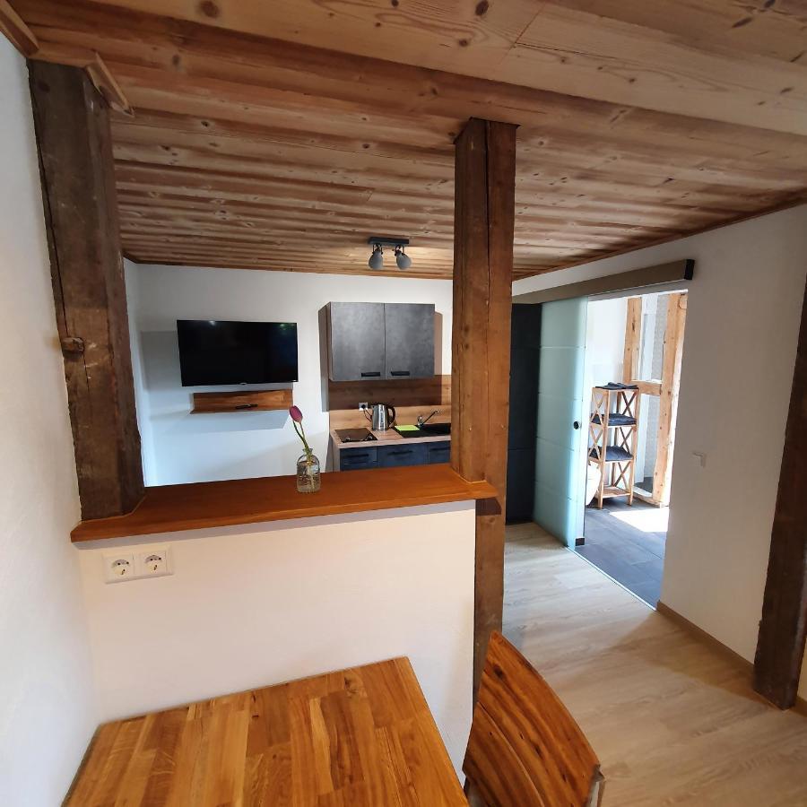 Alte Backstube - Ferienwohnung Huettenstube Und Ferienzimmer Auszeit Erkenbrechtsweiler Eksteriør bilde