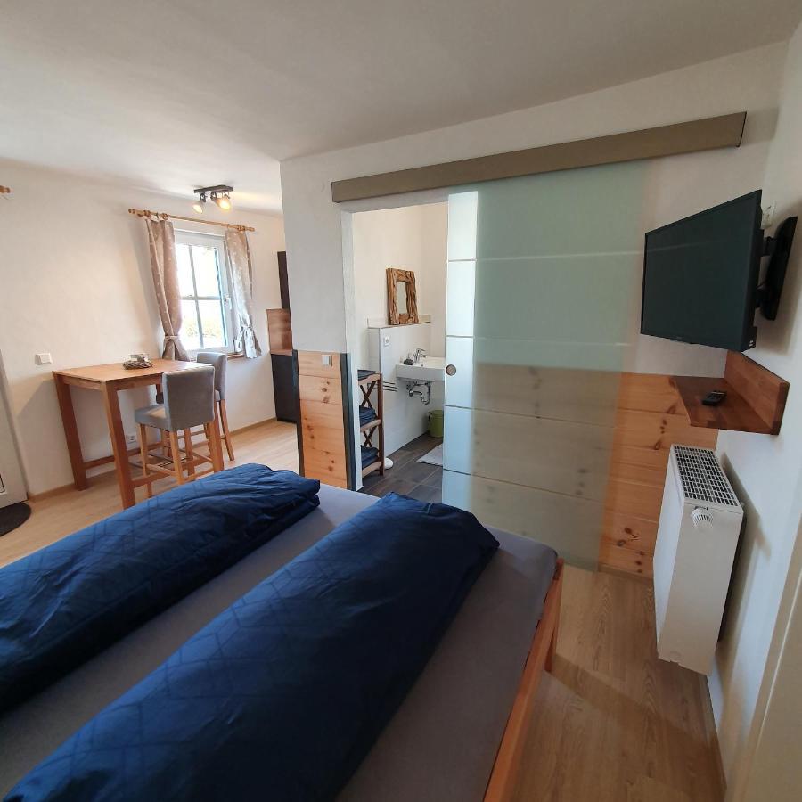 Alte Backstube - Ferienwohnung Huettenstube Und Ferienzimmer Auszeit Erkenbrechtsweiler Eksteriør bilde