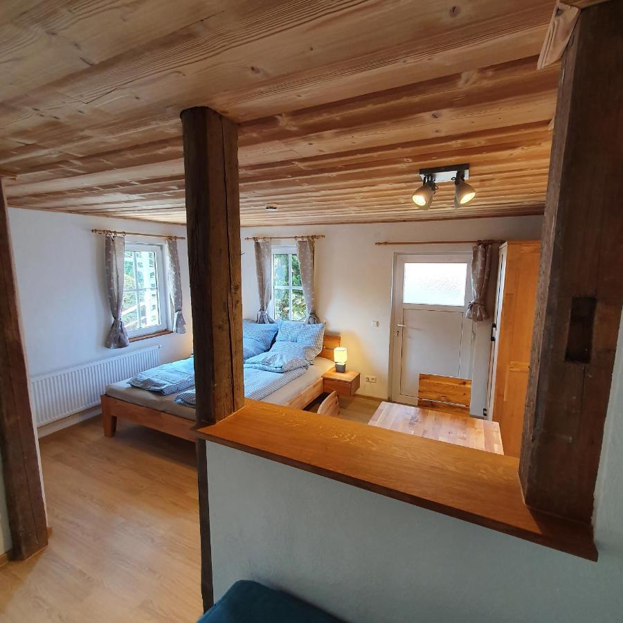 Alte Backstube - Ferienwohnung Huettenstube Und Ferienzimmer Auszeit Erkenbrechtsweiler Eksteriør bilde