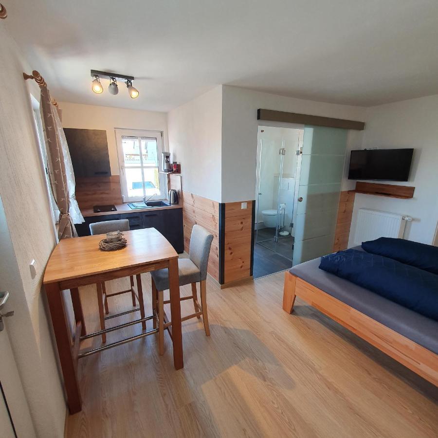 Alte Backstube - Ferienwohnung Huettenstube Und Ferienzimmer Auszeit Erkenbrechtsweiler Eksteriør bilde