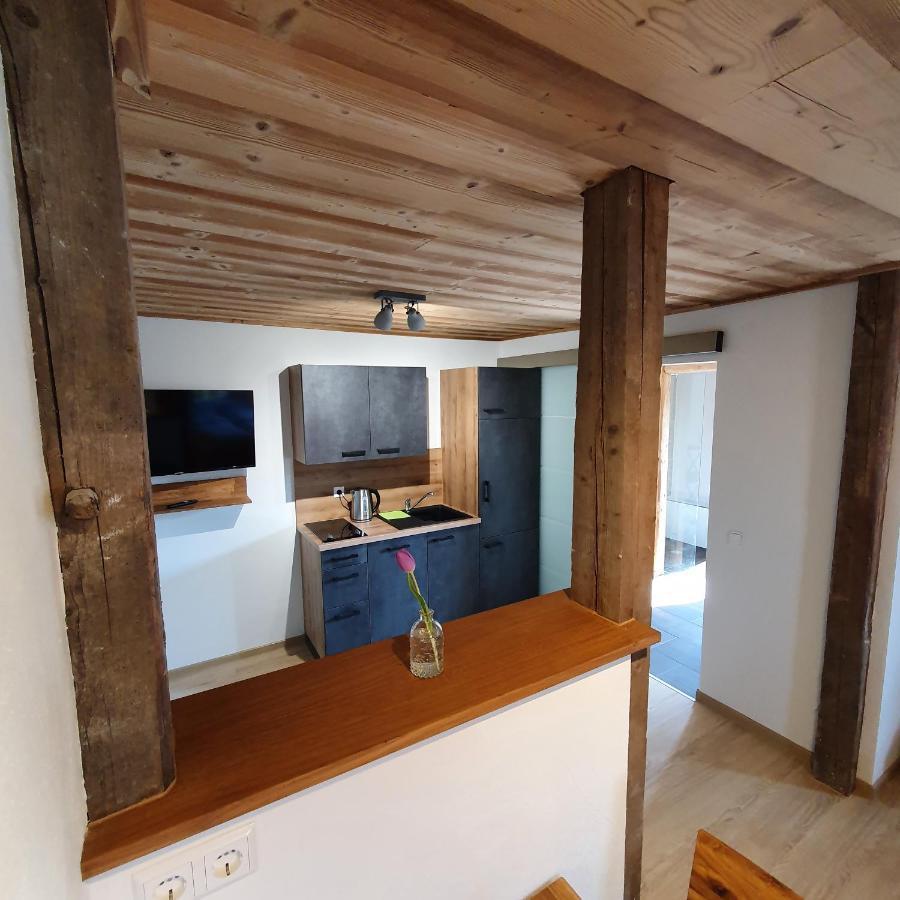 Alte Backstube - Ferienwohnung Huettenstube Und Ferienzimmer Auszeit Erkenbrechtsweiler Eksteriør bilde